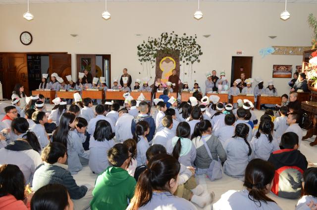 Chùa Đức Viên, San Jose ( Hoa Kỳ ) Tổ Chức Khoá Tu Thiếu Nhi Mùa Đông Và Hội Â3m Thực Mừng Năm Mới 2017.