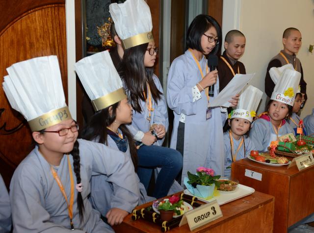 Chùa Đức Viên, San Jose ( Hoa Kỳ ) Tổ Chức Khoá Tu Thiếu Nhi Mùa Đông Và Hội Â3m Thực Mừng Năm Mới 2017.