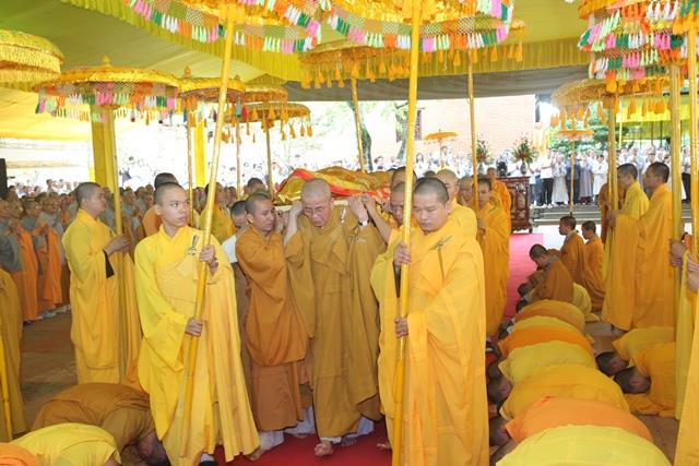 TT. Huế: Lễ nhập kim quan cố Hòa thượng Thích Chơn Thiện