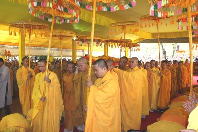 TT. Huế: Lễ nhập kim quan cố Hòa thượng Thích Chơn Thiện