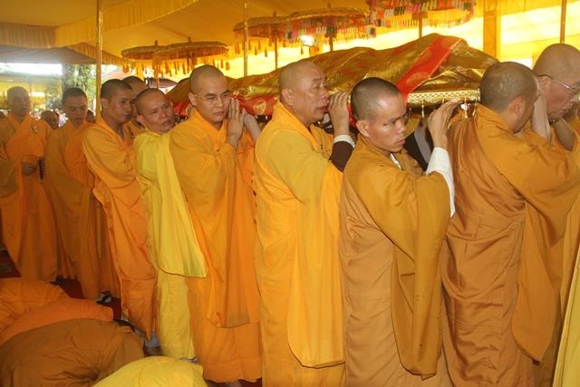 TT. Huế: Lễ nhập kim quan cố Hòa thượng Thích Chơn Thiện