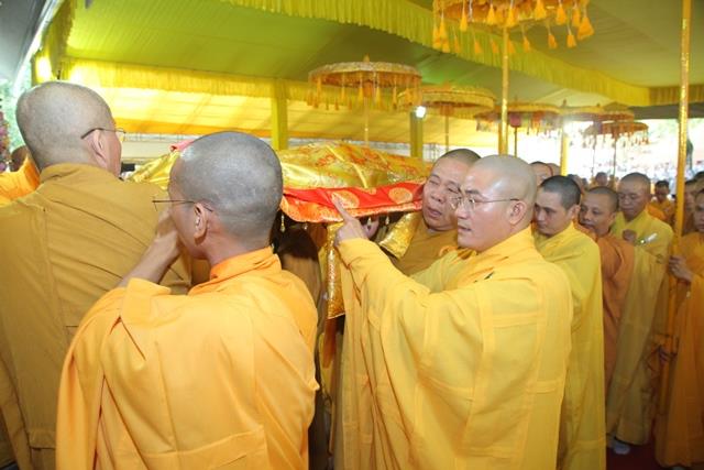 TT. Huế: Lễ nhập kim quan cố Hòa thượng Thích Chơn Thiện