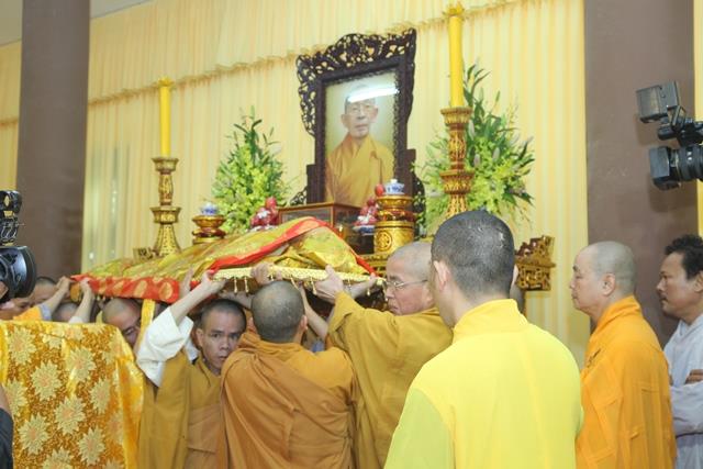 TT. Huế: Lễ nhập kim quan cố Hòa thượng Thích Chơn Thiện