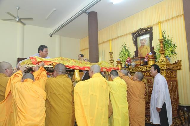 TT. Huế: Lễ nhập kim quan cố Hòa thượng Thích Chơn Thiện