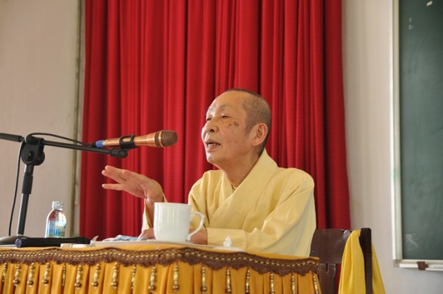 Gương sáng muôn thuở chiếu soi