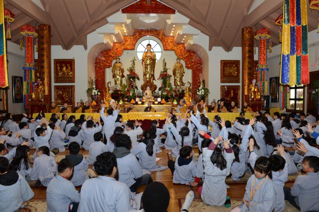 Chùa Đức Viên, San Jose ( Hoa Kỳ ) Tổ Chức Khoá Tu Thiếu Nhi Mùa Đông Và Hội Â3m Thực Mừng Năm Mới 2017.