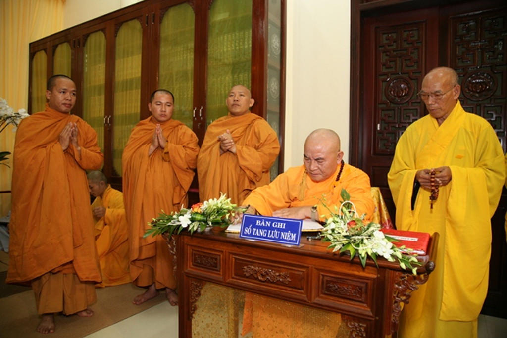 TT. Huế: Ban Trị sự GHPGVN tỉnh kính viếng tang lễ Cố HT. Thích Chơn Thiện