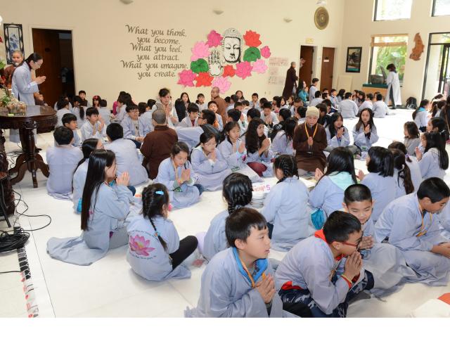 Chùa Đức Viên, San Jose ( Hoa Kỳ ) Tổ Chức Khoá Tu Thiếu Nhi Mùa Đông Và Hội Â3m Thực Mừng Năm Mới 2017.