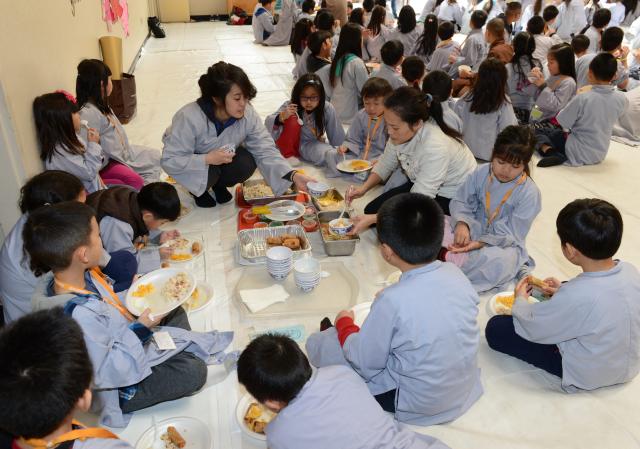 Chùa Đức Viên, San Jose ( Hoa Kỳ ) Tổ Chức Khoá Tu Thiếu Nhi Mùa Đông Và Hội Â3m Thực Mừng Năm Mới 2017.