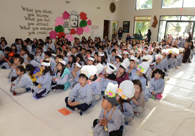 Chùa Đức Viên, San Jose ( Hoa Kỳ ) Tổ Chức Khoá Tu Thiếu Nhi Mùa Đông Và Hội Â3m Thực Mừng Năm Mới 2017.