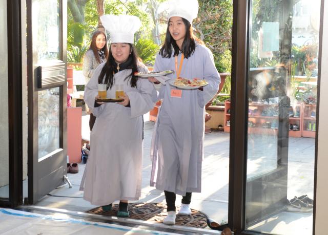 Chùa Đức Viên, San Jose ( Hoa Kỳ ) Tổ Chức Khoá Tu Thiếu Nhi Mùa Đông Và Hội Â3m Thực Mừng Năm Mới 2017.