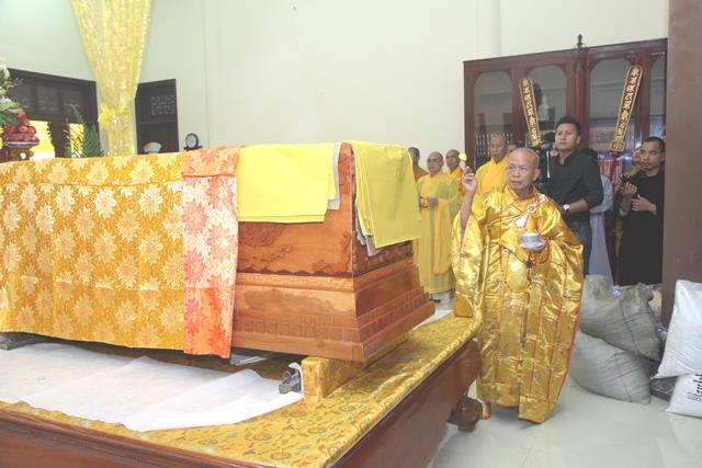 TT. Huế: Lễ nhập kim quan cố Hòa thượng Thích Chơn Thiện