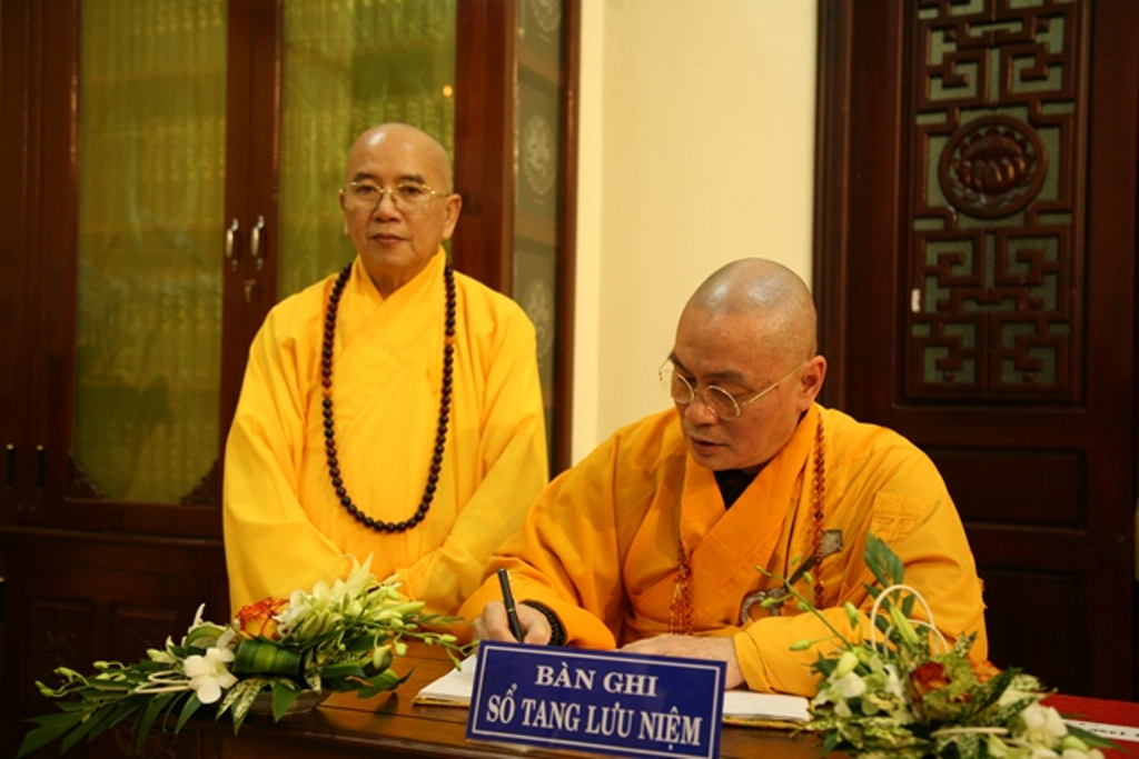 TT. Huế: Ban Trị sự GHPGVN tỉnh kính viếng tang lễ Cố HT. Thích Chơn Thiện