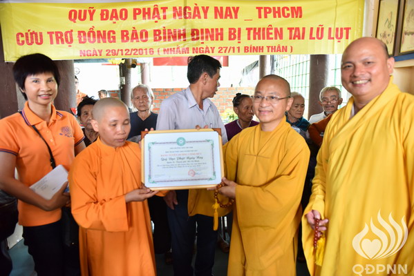 Quỹ Đạo Phật Ngày Nay – Tổng Kết Chương Trình Trao Tặng Quà Tết Yêu Thương Cho Đồng Bào Lũ Lụt Tại Bình Định( C93)