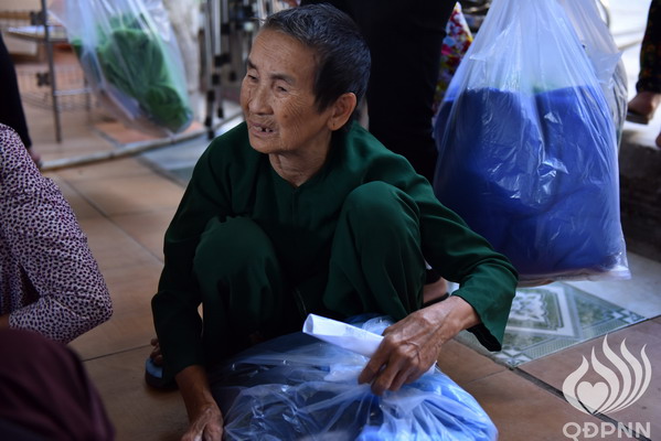 Quỹ Đạo Phật Ngày Nay – Tổng Kết Chương Trình Trao Tặng Quà Tết Yêu Thương Cho Đồng Bào Lũ Lụt Tại Bình Định( C93)