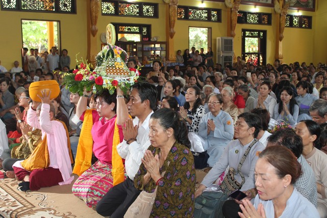 Đồng Nai:   Đại lễ dâng y Kathina - PL.2560
