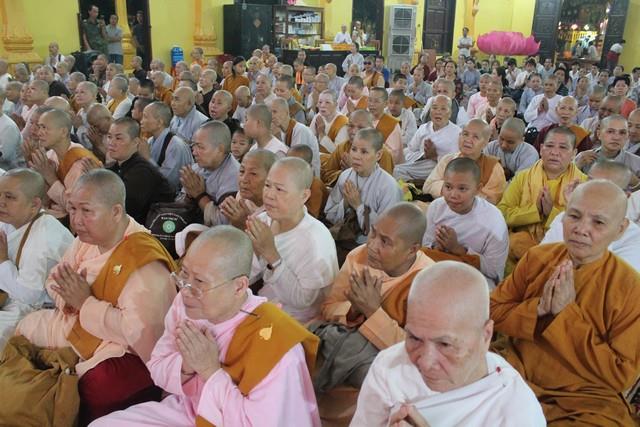 Đồng Nai: Bà tổng lãnh sự Thái Lan tham dự lễ cúng đèn rằm tháng 10