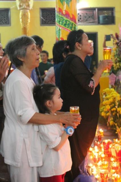 Đồng Nai: Bà tổng lãnh sự Thái Lan tham dự lễ cúng đèn rằm tháng 10