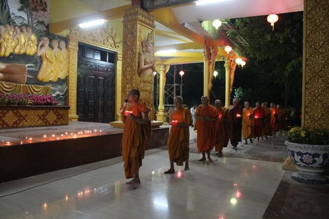 Đồng Nai: Bà tổng lãnh sự Thái Lan tham dự lễ cúng đèn rằm tháng 10