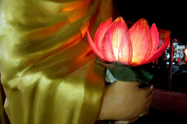 Đồng Nai: Bà tổng lãnh sự Thái Lan tham dự lễ cúng đèn rằm tháng 10