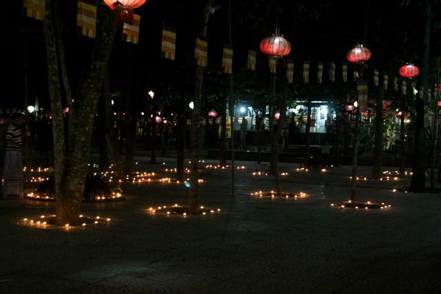 Đồng Nai: Bà tổng lãnh sự Thái Lan tham dự lễ cúng đèn rằm tháng 10