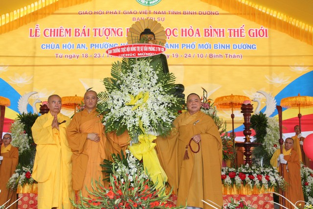 Bình Dương: Lễ khai mạc chiêm bái tượng Phật Ngọc Hòa Bình Thế Giới tại chùa Hội An