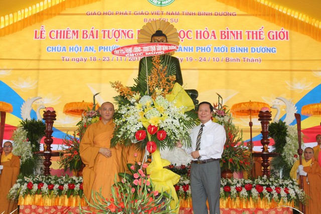 Bình Dương: Lễ khai mạc chiêm bái tượng Phật Ngọc Hòa Bình Thế Giới tại chùa Hội An