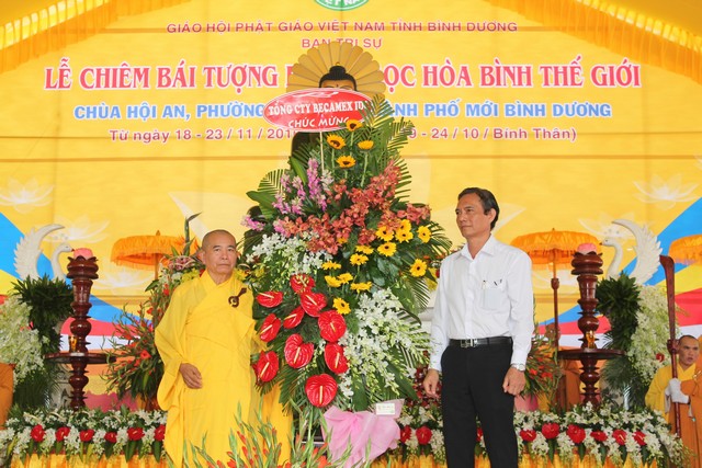 Bình Dương: Lễ khai mạc chiêm bái tượng Phật Ngọc Hòa Bình Thế Giới tại chùa Hội An