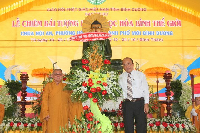Bình Dương: Lễ khai mạc chiêm bái tượng Phật Ngọc Hòa Bình Thế Giới tại chùa Hội An