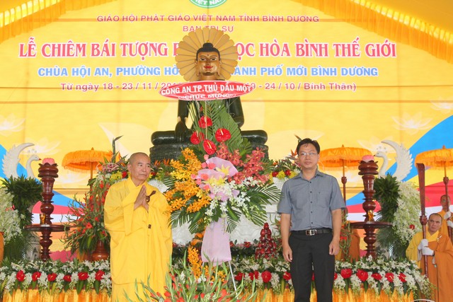 Bình Dương: Lễ khai mạc chiêm bái tượng Phật Ngọc Hòa Bình Thế Giới tại chùa Hội An