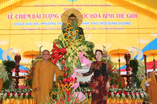 Bình Dương: Lễ khai mạc chiêm bái tượng Phật Ngọc Hòa Bình Thế Giới tại chùa Hội An