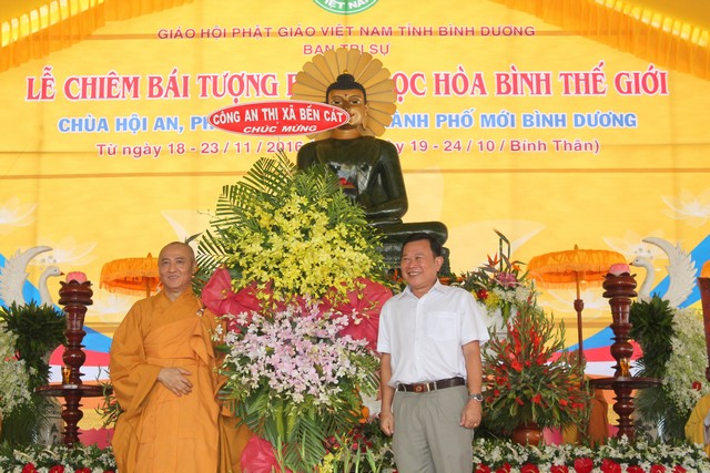 Bình Dương: Lễ khai mạc chiêm bái tượng Phật Ngọc Hòa Bình Thế Giới tại chùa Hội An
