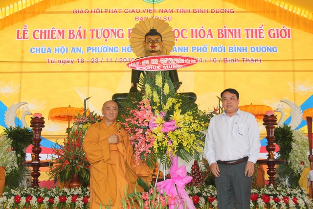 Bình Dương: Lễ khai mạc chiêm bái tượng Phật Ngọc Hòa Bình Thế Giới tại chùa Hội An