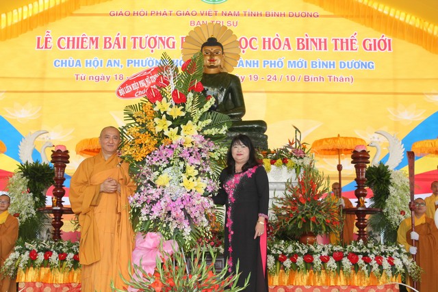 Bình Dương: Lễ khai mạc chiêm bái tượng Phật Ngọc Hòa Bình Thế Giới tại chùa Hội An