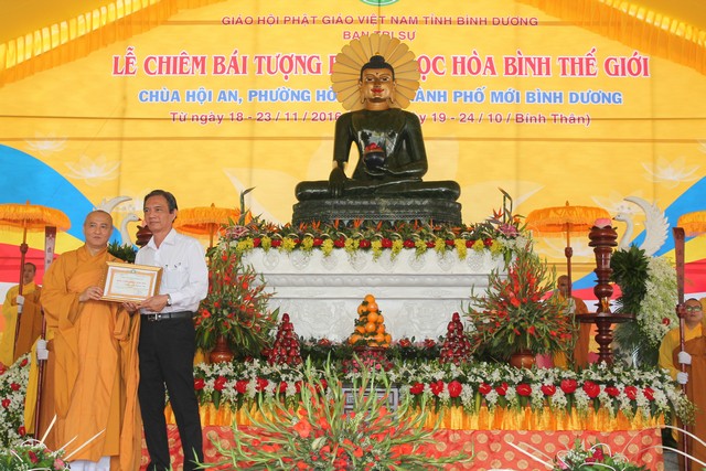 Bình Dương: Lễ khai mạc chiêm bái tượng Phật Ngọc Hòa Bình Thế Giới tại chùa Hội An