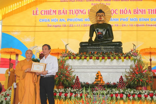 Bình Dương: Lễ khai mạc chiêm bái tượng Phật Ngọc Hòa Bình Thế Giới tại chùa Hội An