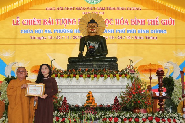 Bình Dương: Lễ khai mạc chiêm bái tượng Phật Ngọc Hòa Bình Thế Giới tại chùa Hội An