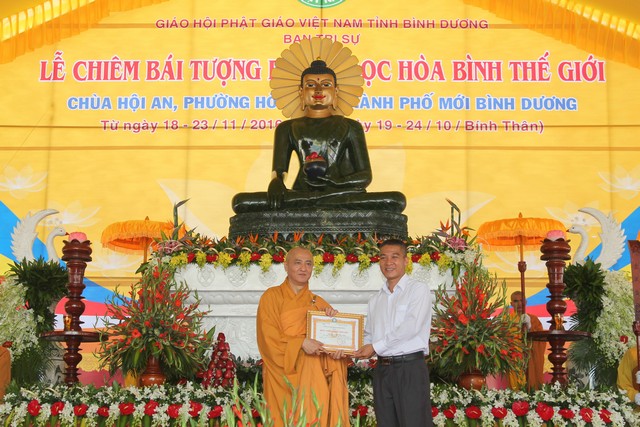 Bình Dương: Lễ khai mạc chiêm bái tượng Phật Ngọc Hòa Bình Thế Giới tại chùa Hội An