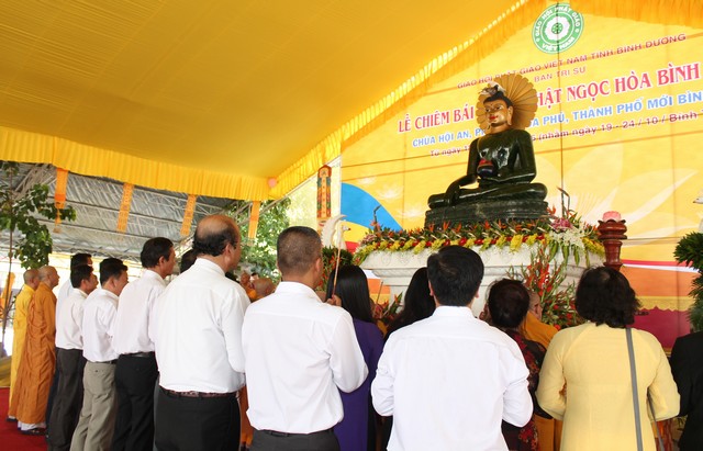 Bình Dương: Lễ khai mạc chiêm bái tượng Phật Ngọc Hòa Bình Thế Giới tại chùa Hội An