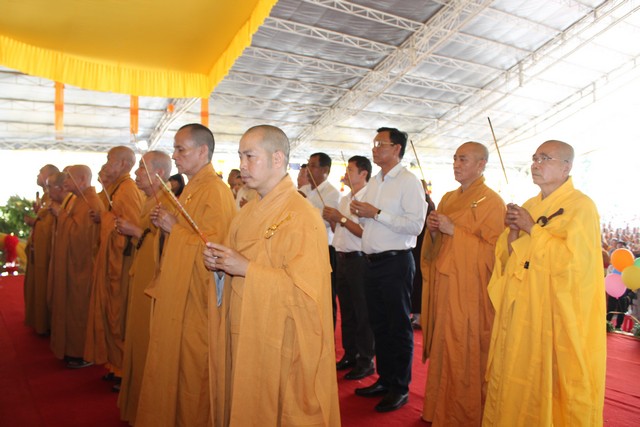 Bình Dương: Lễ khai mạc chiêm bái tượng Phật Ngọc Hòa Bình Thế Giới tại chùa Hội An