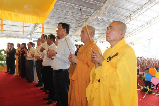 Bình Dương: Lễ khai mạc chiêm bái tượng Phật Ngọc Hòa Bình Thế Giới tại chùa Hội An