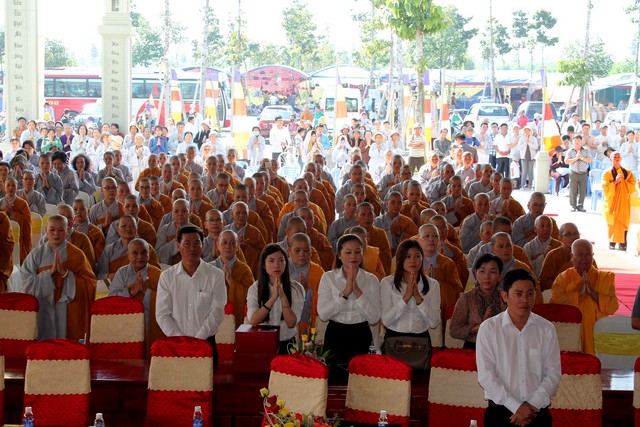 Bình Dương: Lễ khai mạc chiêm bái tượng Phật Ngọc Hòa Bình Thế Giới tại chùa Hội An