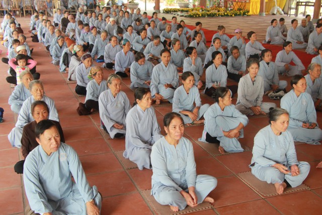 Thái Bình: Lễ vía Phật A Di Đà tại chùa Văn Môn
