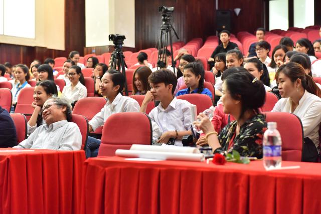 TT.Thích Nhật Từ: Thuyết giảng tại Đại Học Khoa học Xã hội và Nhân văn TP. HCM