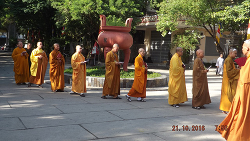 Trang nghiêm Tấn đàn Thập thiện và Bồ-tát giới tại gia.