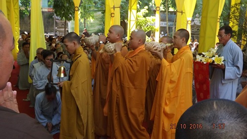 Trang nghiêm Tấn đàn Thập thiện và Bồ-tát giới tại gia.