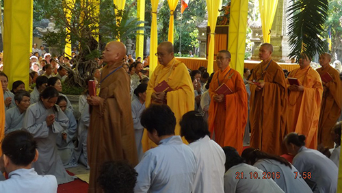 Trang nghiêm Tấn đàn Thập thiện và Bồ-tát giới tại gia.