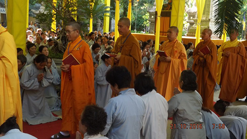 Trang nghiêm Tấn đàn Thập thiện và Bồ-tát giới tại gia.