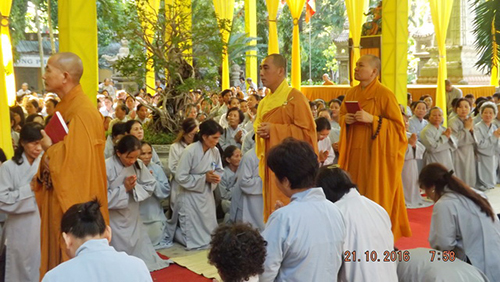 Trang nghiêm Tấn đàn Thập thiện và Bồ-tát giới tại gia.