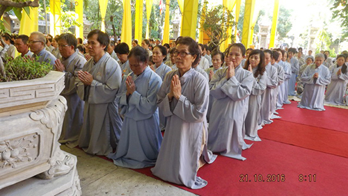 Trang nghiêm Tấn đàn Thập thiện và Bồ-tát giới tại gia.